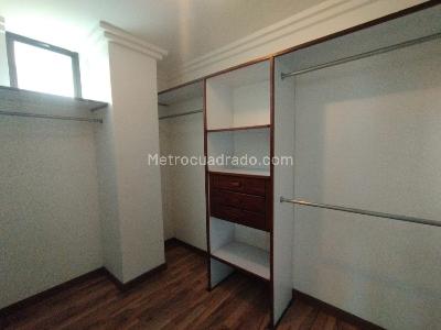 Apartamento de 4 alcobas en arriendo en Poblado Altos Del Poblado, Medellín, 190 m² · foto 14 de 17