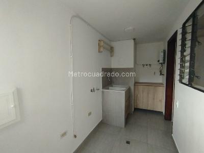Apartamento de 4 alcobas en arriendo en Poblado Altos Del Poblado, Medellín, 190 m² · foto 16 de 17