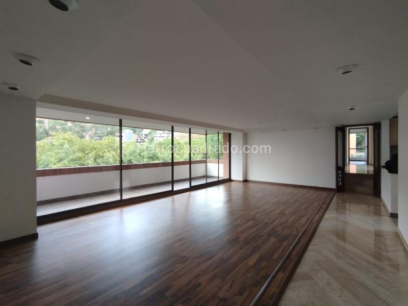 Beautiful 4BR Apartment in Poblado Altos Del Poblado - 4