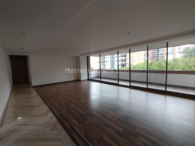 Apartamento de 4 alcobas en arriendo en Poblado Altos Del Poblado, Medellín, 190 m² · foto 5 de 17