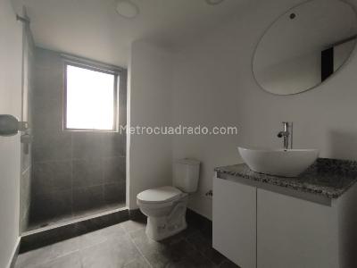 Apartamento de 4 alcobas en arriendo en Poblado Altos Del Poblado, Medellín, 190 m² · foto 9 de 17