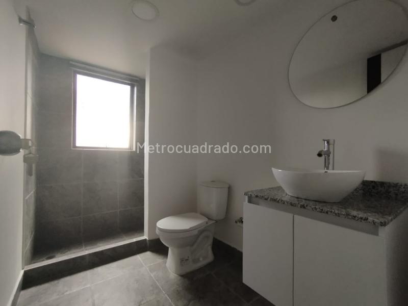 Beautiful 4BR Apartment in Poblado Altos Del Poblado - 9