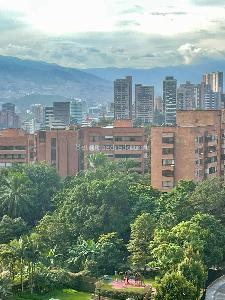 Apartamento de 3 alcobas en arriendo en El Poblado, Medellín, 130 m² · foto 2 de 20