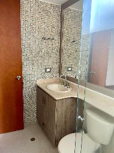Apartamento de 3 alcobas en arriendo en El Poblado, Medellín, 130 m² · foto 18 de 20