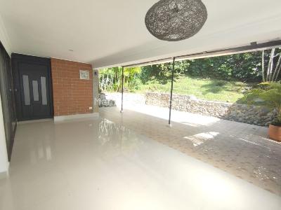 Casa de 5 alcobas en arriendo en El Tesoro, Medellín, 380 m² · foto 5 de 20