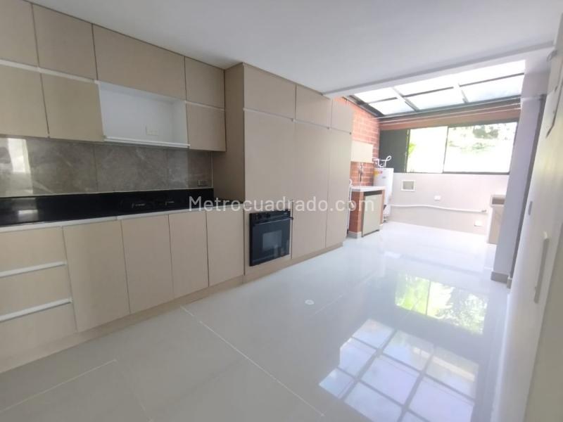 Casa de 5 Alcobas con Piscina en El Tesoro (Unidad Cerrada) - 7