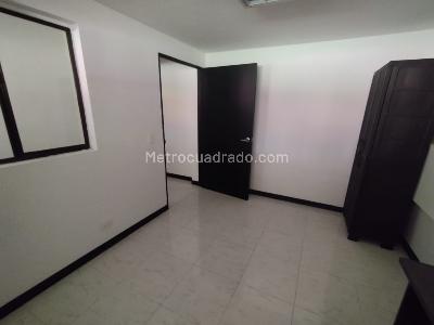 Casa de 5 alcobas en arriendo en El Tesoro, Medellín, 380 m² · foto 13 de 20