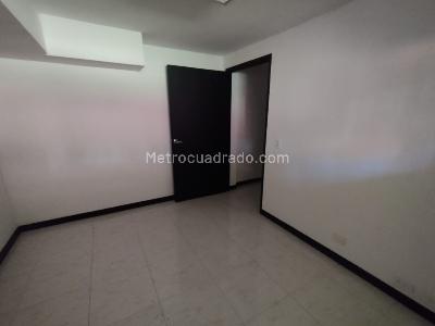 Casa de 5 alcobas en arriendo en El Tesoro, Medellín, 380 m² · foto 15 de 20