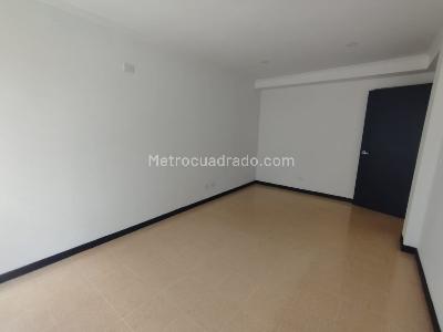 Casa de 5 alcobas en arriendo en El Tesoro, Medellín, 380 m² · foto 18 de 20