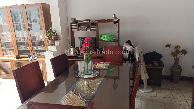 Casa de 5 alcobas en venta en La America, Medellín, 215 m² · foto 8 de 11