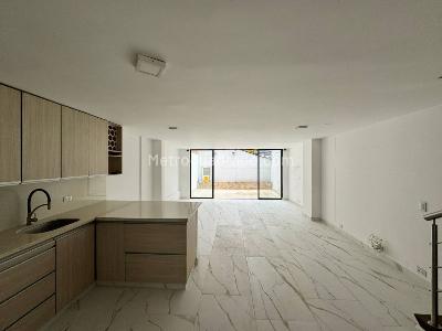 Casa de 5 alcobas en venta en El Tesoro, Medellín, 220 m² · foto 2 de 19