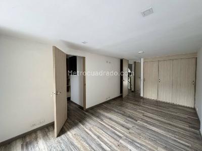 Casa de 5 alcobas en venta en El Tesoro, Medellín, 220 m² · foto 5 de 19