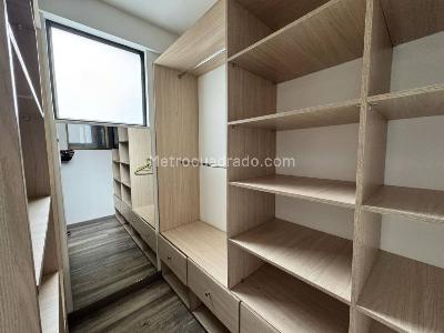 Casa de 5 alcobas en venta en El Tesoro, Medellín, 220 m² · foto 6 de 19