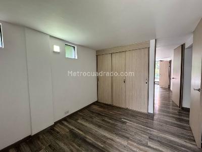 Casa de 5 alcobas en venta en El Tesoro, Medellín, 220 m² · foto 9 de 19