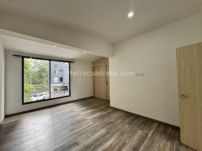 Casa de 5 alcobas en venta en El Tesoro, Medellín, 220 m² · foto 12 de 19