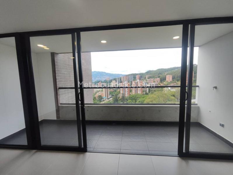 Stylish 3BR Apartment with 5 Baths in El Tesoro - 5