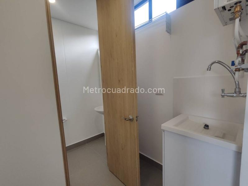 Stylish 3BR Apartment with 5 Baths in El Tesoro - 7