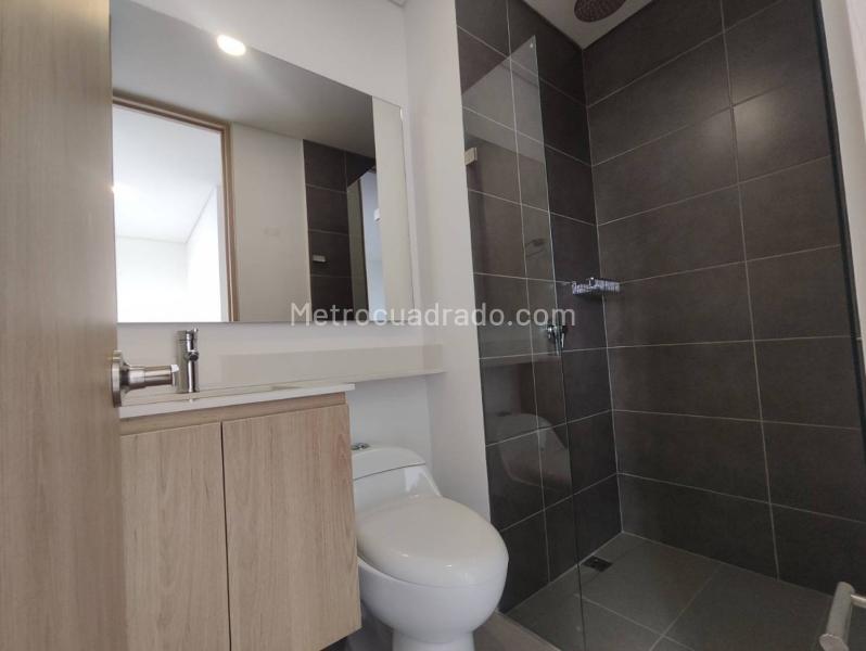Stylish 3BR Apartment with 5 Baths in El Tesoro - 8