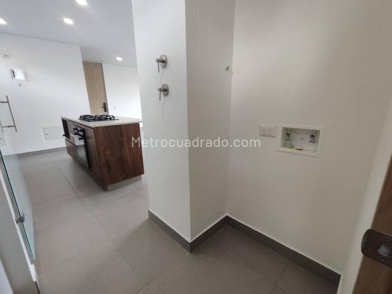 Stylish 3BR Apartment with 5 Baths in El Tesoro - 2