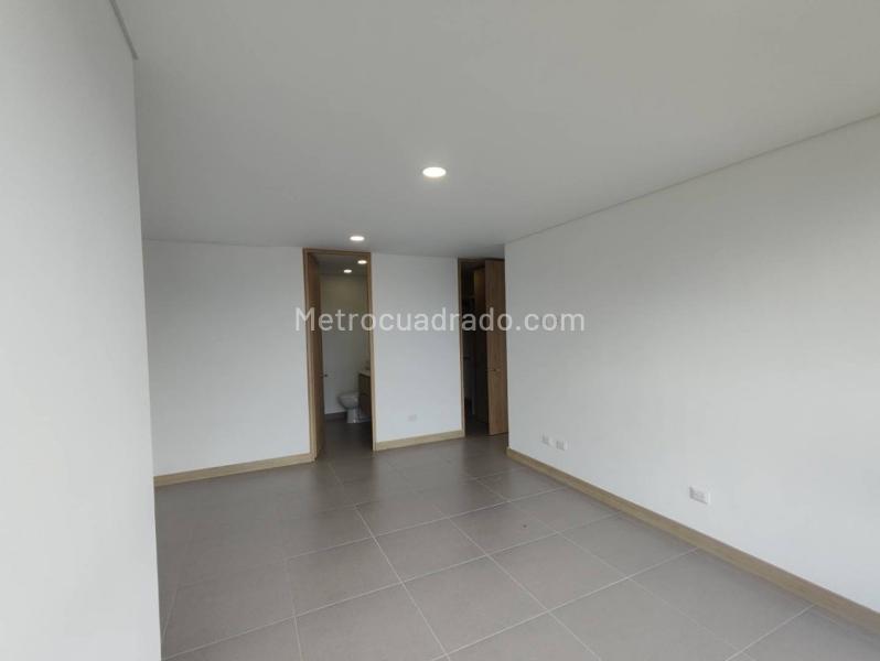 Stylish 3BR Apartment with 5 Baths in El Tesoro - 3