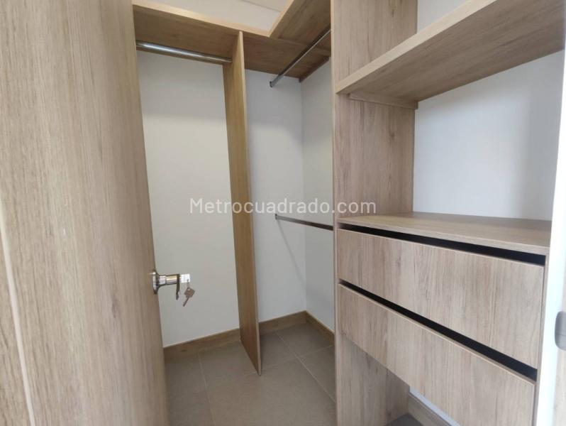 Stylish 3BR Apartment with 5 Baths in El Tesoro - 9