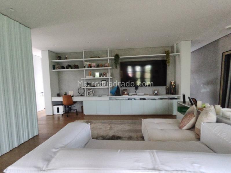 Modern 2BR Apartment in Loma Del Campestre - 2