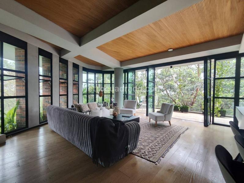 Modern 2BR Apartment in Loma Del Campestre - 4