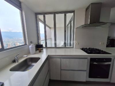 Apartamento de 2 alcobas en arriendo en Castropol, Medellín, 98 m² · foto 3 de 11