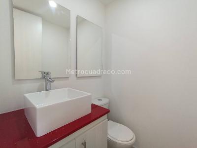 Apartamento de 2 alcobas en arriendo en Castropol, Medellín, 98 m² · foto 8 de 11