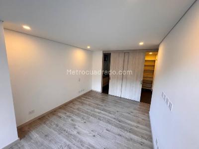 Apartamento en arriendo en Altos Del Poblado, Medellín · foto 2 de 19