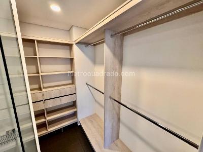 Apartamento en arriendo en Altos Del Poblado, Medellín · foto 5 de 19