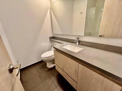 Apartamento en arriendo en Altos Del Poblado, Medellín · foto 7 de 19