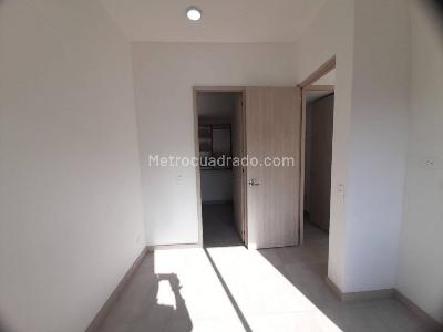 Apartamento de 2 alcobas en venta en Santa Ana, Bello, 63 m² · foto 6 de 18