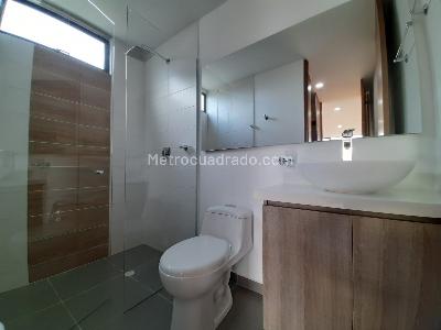 Apartaestudio en arriendo en Loma Del Escobero, Envigado, 62 m² · foto 8 de 15