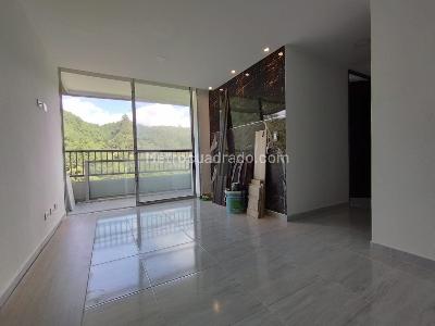 Apartamento de 2 alcobas en venta en Loma De San Jose, Sabaneta, 56 m² · foto 2 de 18