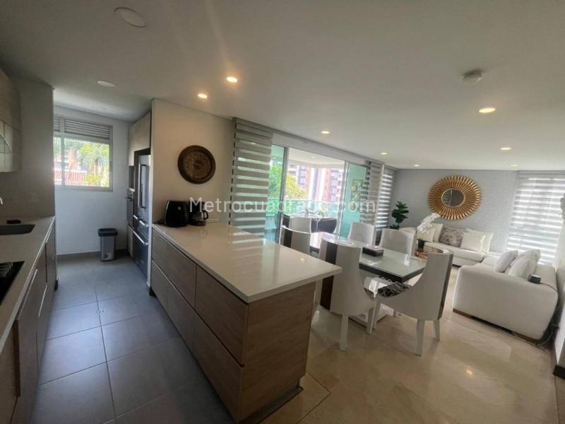 Apartamento Amoblado de 3 Alcobas con Baños Privados en Loma de los Parra - 2