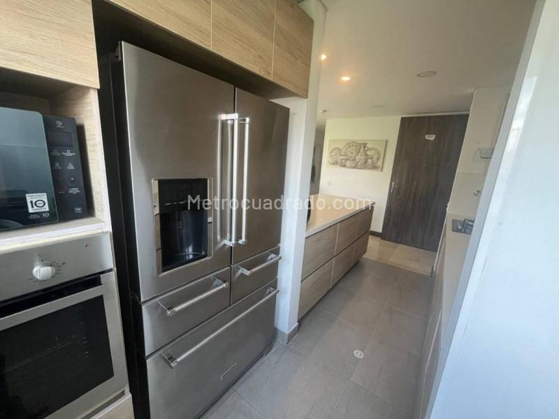 Apartamento Amoblado de 3 Alcobas con Baños Privados en Loma de los Parra - 5