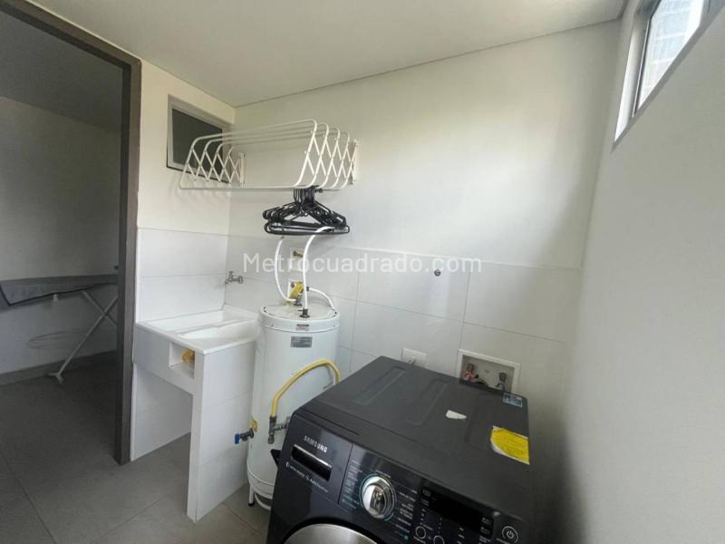 Apartamento Amoblado de 3 Alcobas con Baños Privados en Loma de los Parra - 6
