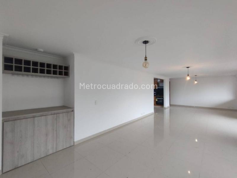 4BR Apartment in Loma De Las Brujas (300 m²) - 4