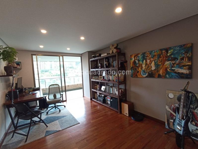 Apartamento Amplio de 3 Alcobas cerca al Parque El Tesoro - 2