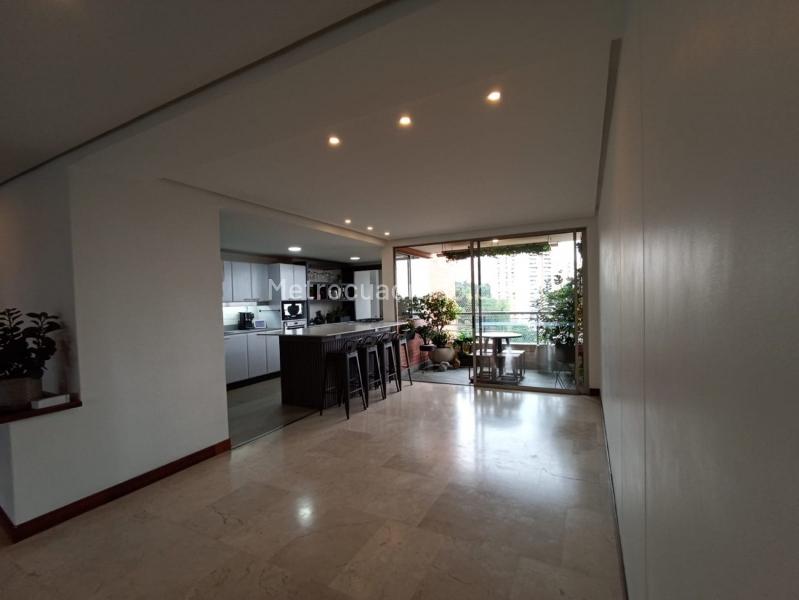 Apartamento Amplio de 3 Alcobas cerca al Parque El Tesoro - 4