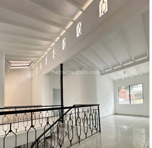 Versatile 5BR Commercial House in Los Colores