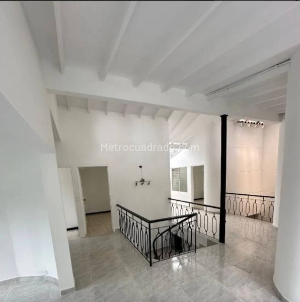 Versatile 5BR Commercial House in Los Colores - 3