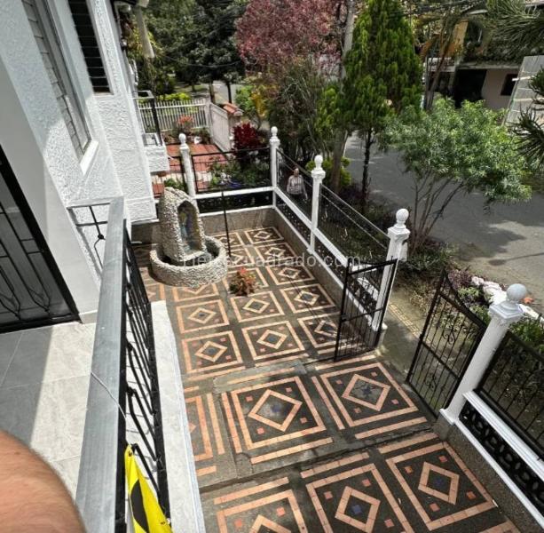 Versatile 5BR Commercial House in Los Colores - 9