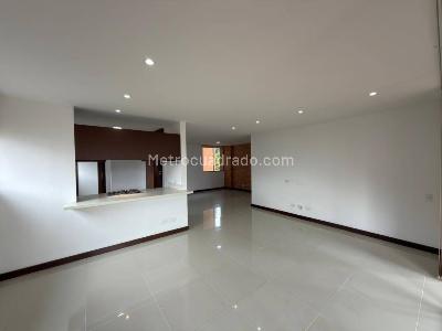 Apartamento de 3 alcobas en arriendo en El Poblado, Medellín, 140 m² · foto 2 de 19