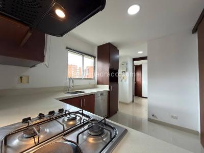 Apartamento de 3 alcobas en arriendo en El Poblado, Medellín, 140 m² · foto 4 de 19