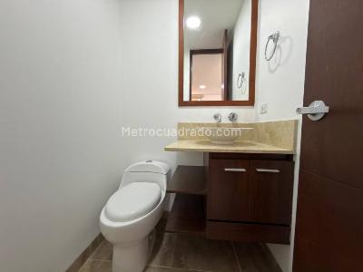 Apartamento de 3 alcobas en arriendo en El Poblado, Medellín, 140 m² · foto 12 de 19