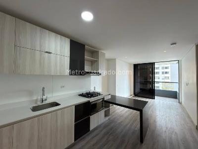 Apartaestudio en arriendo en El Tesoro, Medellín, 65 m² · foto 2 de 12