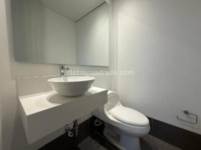 Apartaestudio en arriendo en El Tesoro, Medellín, 65 m² · foto 7 de 12