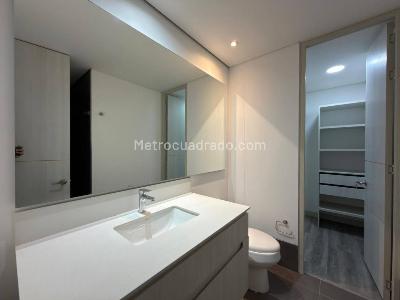 Apartaestudio en arriendo en El Tesoro, Medellín, 65 m² · foto 11 de 12